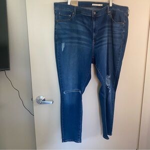 NWT Levi's | Blue 721 High Rise Medium Wash Distressed Skinny Jean, 24W